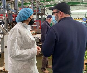 Carmen Pérez visita las instalaciones de la cooperativa FRUSANA