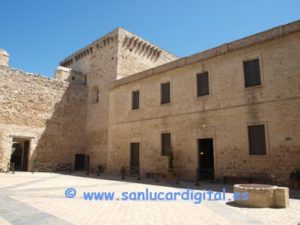 Apuntes de Historia CDLXXXII Patio de armas Castillo del Espíruitu Santo