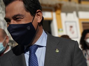 juanma-moreno-con-mascarilla