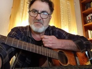 Gallardoski con acústica