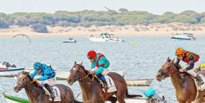 El ayuntamiento se suma a la petición para declarar las Carreras de caballos de Sanlúcar como patrimonio cultural inmaterial de la humanidad de la Unesco Carreras de caballos