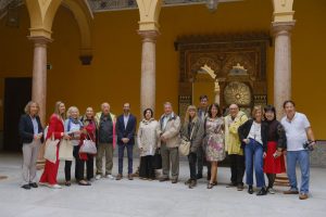 El alcalde recibe a periodistas de medios internacionales especializados en turismo y gastronomía Periodista