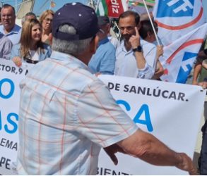 Pescador increpa al Víctor Mora