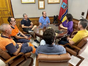 La alcaldesa aborda el plan de limpieza de las barriadas con el Comité de empresa de Emulisan Reunión con el comité de empresa de Emulisan