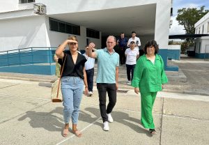 La alcaldesa reclama a la Junta que "ponga de su parte" en la mejora de los colegios de Sanlúcar Visita al colegio Blas Infante