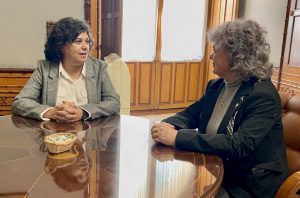 Carmen Álvarez recibe a la nueva subdelegada del gobierno central en Cádiz Carmen Álvarez y Blanca FloresNIÓN CON SUBDELEGADA GOBIERNO