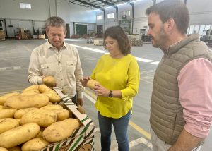 Visita de la alcaldesa a la cooperativa Virgen del Rocío