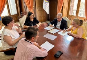 Entrega escrituras barriada El Palomar