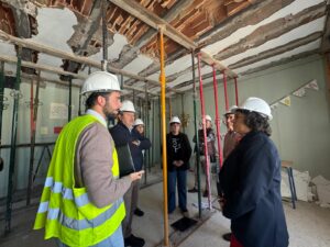 27032025 La alcaldesa visita las obras que se están ejecutando en el colegio de La Algaida