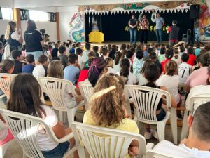El colegio Albaicín celebra su 40 aniversario La alcaldesa en el acto conmemorativo del 40 aniversario del colegio Albaicín