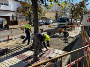 EN EJECUCIÓN OBRAS DE MEJORA DEL ACERADO EN LA AVENIDA DEL CERRO FALÓN En ejecución obras de mejora del acerado de la Avenida del Cerro Falón